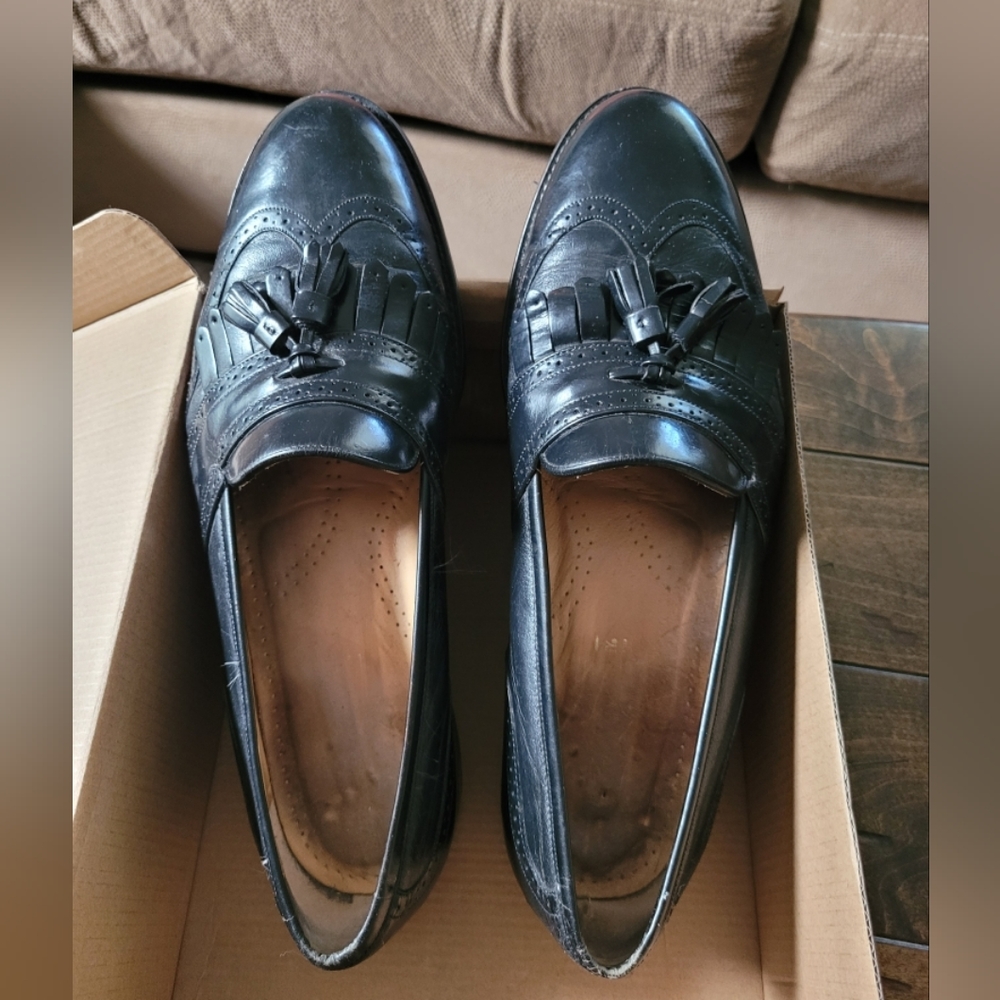 Gently worn Johnston and Murphy Men's Dress Shoes- Size 12